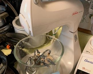 #160 Sunbeam Stand Mixer w/2 sets of beaters $20.00