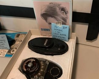 #173 Vtg, Sekonic L-28C Light Meter w/Original Box & Manual $80.00