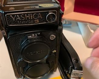 #175 Vtg. Yashica Mat 124G 80MM w/Case & Original Manual $200.00