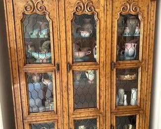 DREXEL Velero Collection Display Cabinet