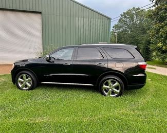 2012 dodge Durango hemi V8 ,81000 miles third row seat ,new tires $14,900