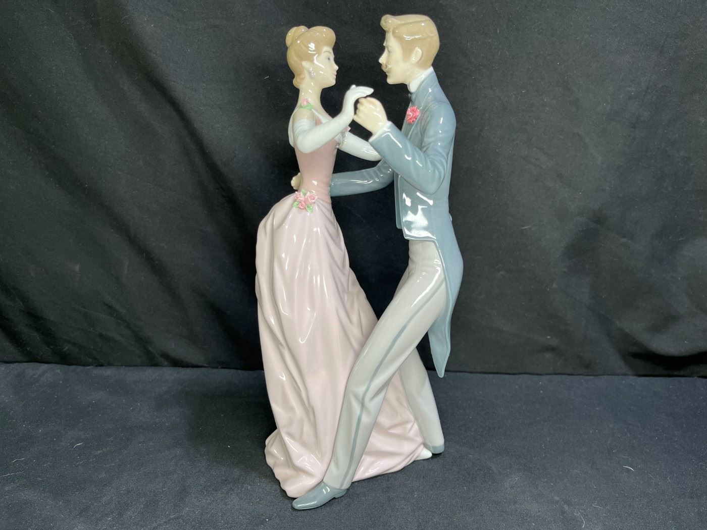 Lladro #1372 Anniversary Dancing Couple