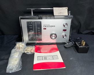 Rare 1968 Hitachi AM-FM 2 Band 17 Transistor Radio