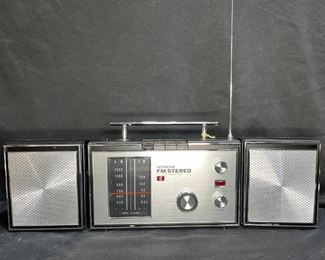 Rare 1968 Hitachi AM-FM 2 Band 17 Transistor Radio