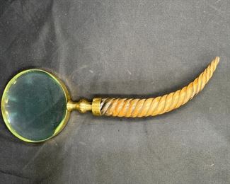 Wooden curved handle Magnifying Glass