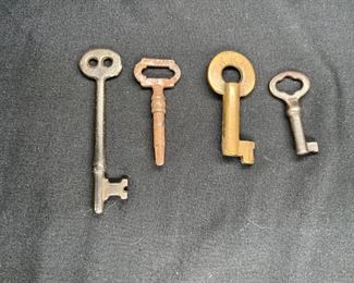 25+ Antique & Vintage Skeleton Keys