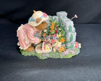 Boyds Bears "Elizabeth Bearsley Gardening"