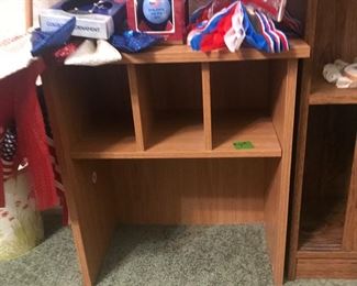 Small desk-top hutch