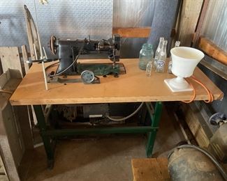 Upholstery sewing machine