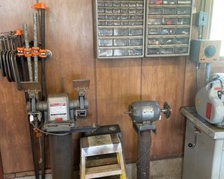 1/2 horsepower bench grinder