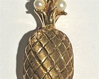 14K Gold Heavy Pineapple Brooch