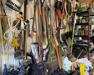 Gardening tools (golf clubs & golf pushcart not included)