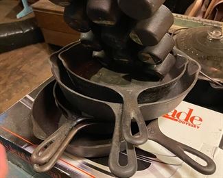 Cast iron skillets- Griswald