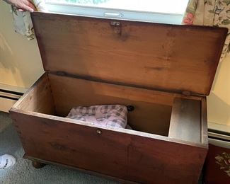 Blanket chest (secret compartment)