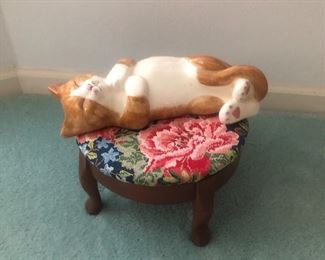 Footstool 
Ceramic cat