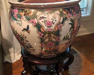 Plant/Decorative pot with stand