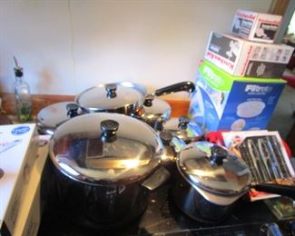 Lots of kitchen!! More than we have space for!!