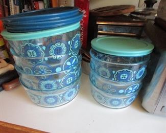 Lots of kitchen!! More than we have space for!!