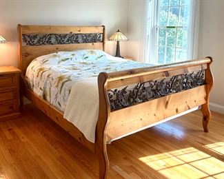 Queen Pine Bed
