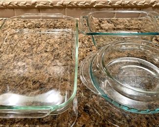 Item 176: Lot of 4 Pyrex Dishes: $28
