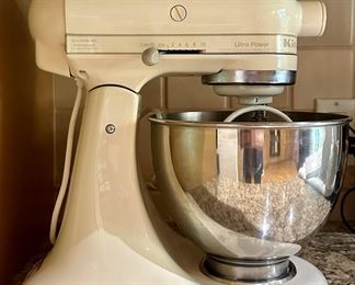 Item 183: Kitchenaid Mixer: $165