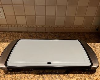 Item 240: Oster Electric Griddle with Warming Tray: $32