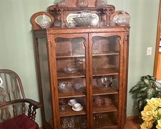 LARGE BEAUTIFUL ANTIQUE CABINET