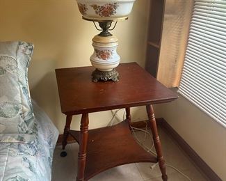 ANTIQUE TABLE/ANTIQUE LAMP