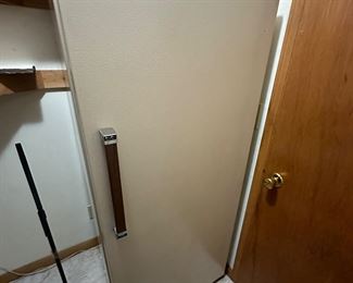 UPRIGHT FREEZER
