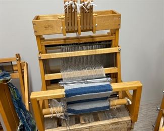 Loom weaver weaving weaver