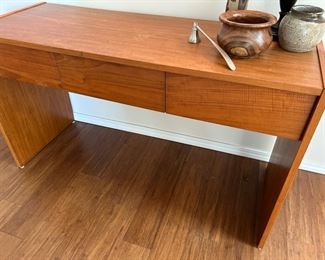 Danish desk