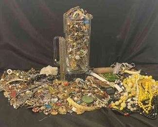 P212 Costume Jewelry For Repurposing