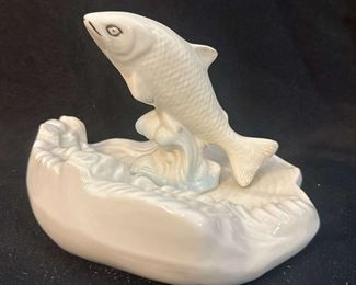 T011 Belleek Jumping Fish Pin Tray Figurine Trinket Dish