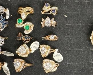 T071 Gold Plated Costume Rings In Various Sizes And Styles