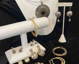 T102 Chicos Alexis Bittar And Other Costume Jewelry