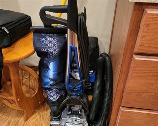 Kirby vacuum w/attachments