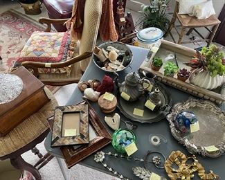 Misc. decorative items. 