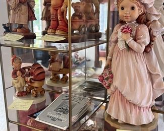 Italian carved Anri figurine collection, 2 Hummels , mirrored display case