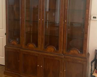 Vintage Henredon 18th Century Portfolio Breakfront China Cabinet