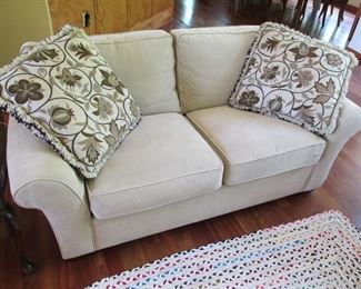 Flexsteel love seat