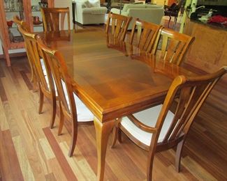 Stanley dining table w/8 chairs, 3 leaves