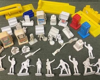 Vintage Marx Toys Service Station Pladtic Parts