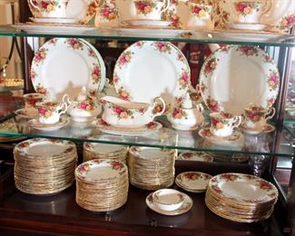 120+ pcs. Royal Albert Old Country Roses