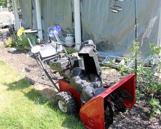 Toro 826 LE Snow Blower