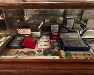 Coins, Tokens, Medals, Badges and a little jewelry