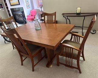 Dining table with four chairs and on additional leaf