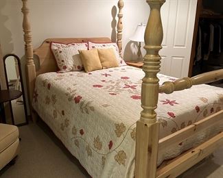 Queen 4 poster bed