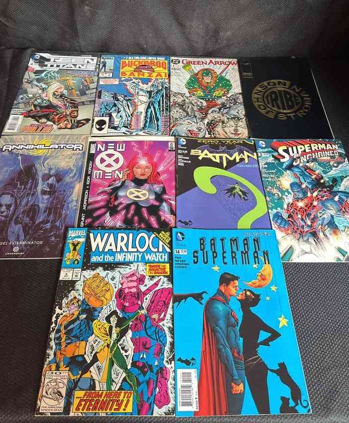 01 Assorted Comic Books Batman, Superman, Marvel, DC  More 