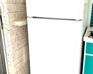 apartment size refrigerator GE