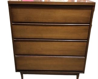00MCM Dresser